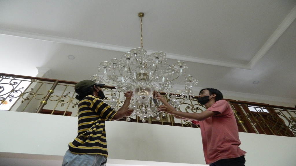 cuci lampu kristal di jakarta selatan