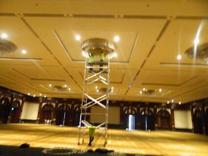 cuci lampu kristal service lampu kristal hotel bidakara