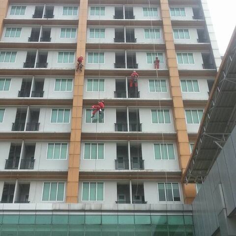 Cuci kaca gedung Kejaksaan Agung RI gambar 04