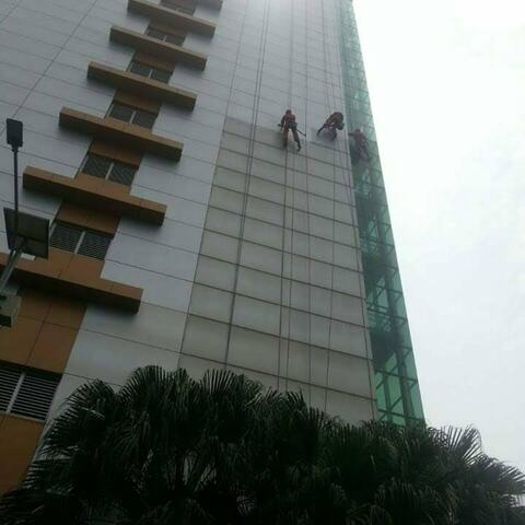 Cuci kaca gedung Kejaksaan Agung RI gambar 02