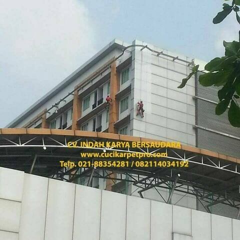 Cuci kaca gedung Kejaksaan Agung RI gambar 01