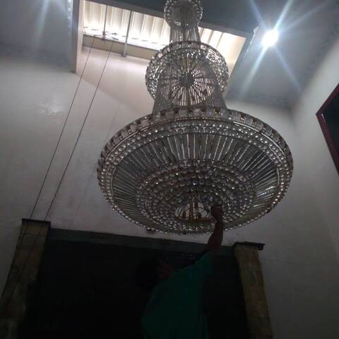 Cuci lampu kristal engkoh Arifin gambar 02