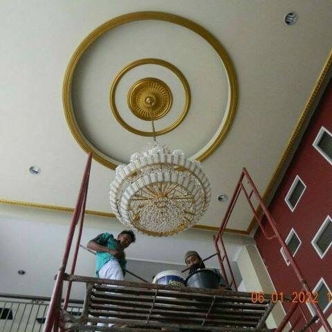 Cuci lampu kristal gedung Rhema gambar 02