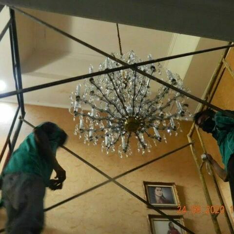 Cuci lampu kristal ibu Ayu gambar 03