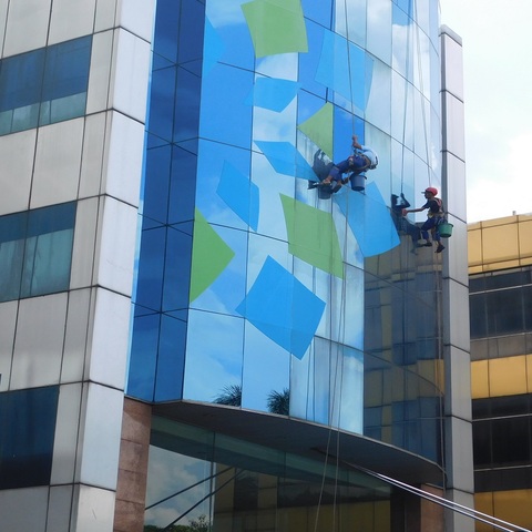 cuci kaca gedung asuransi takaful gambar 22