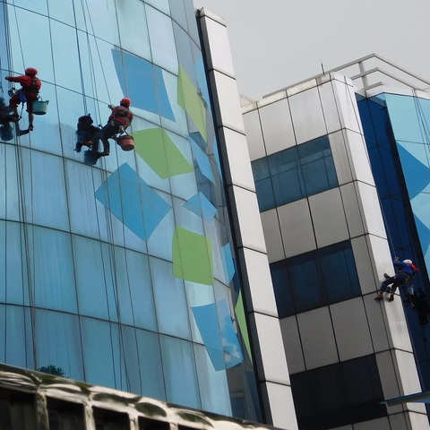 cuci kaca gedung asuransi takaful gambar 02