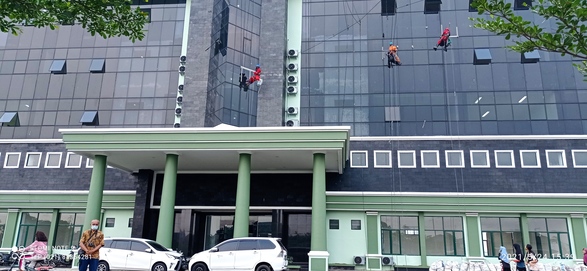 jasa sealant kaca gedung maditkumad